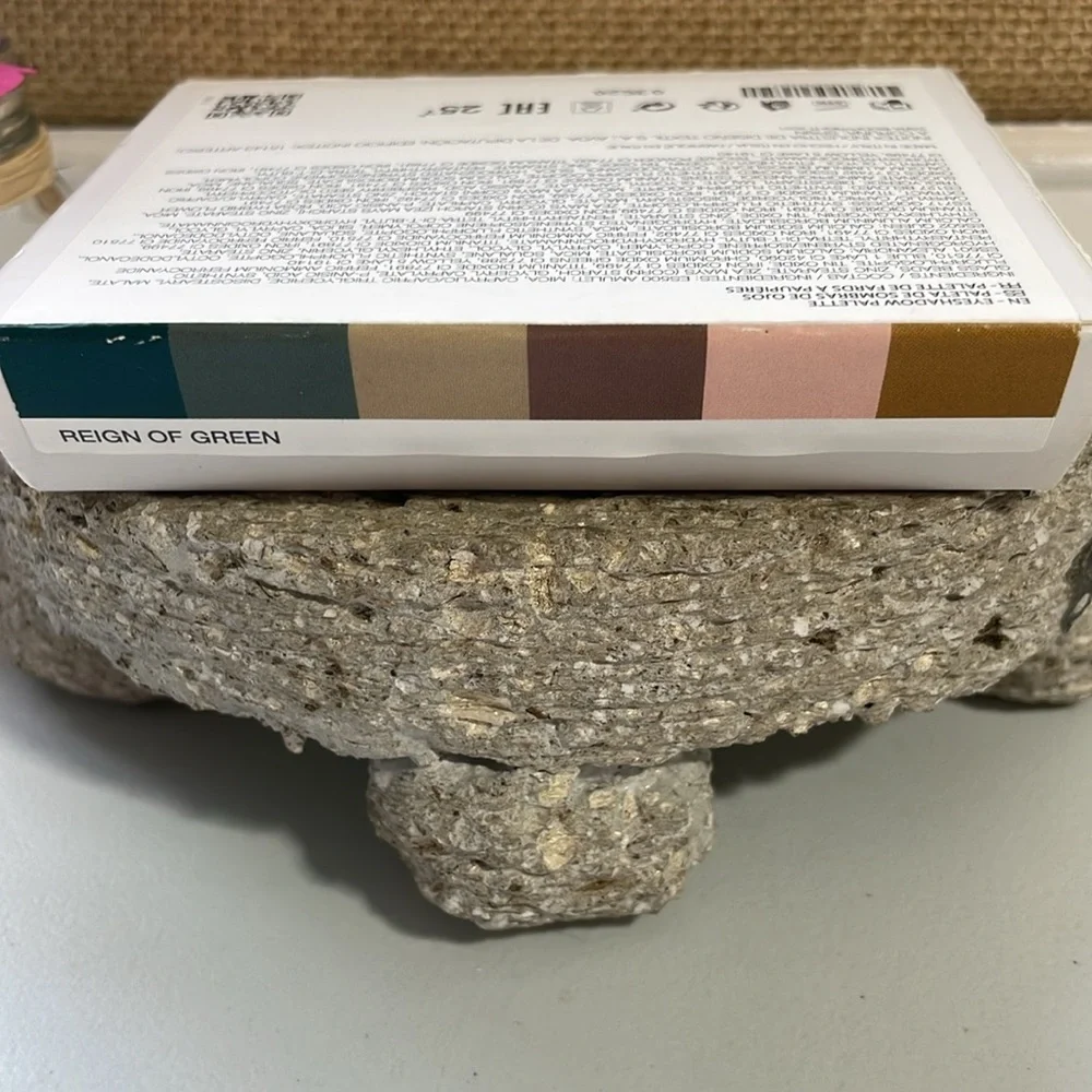 Zara Refillable Eyeshadow Palette in Reign of Green‎